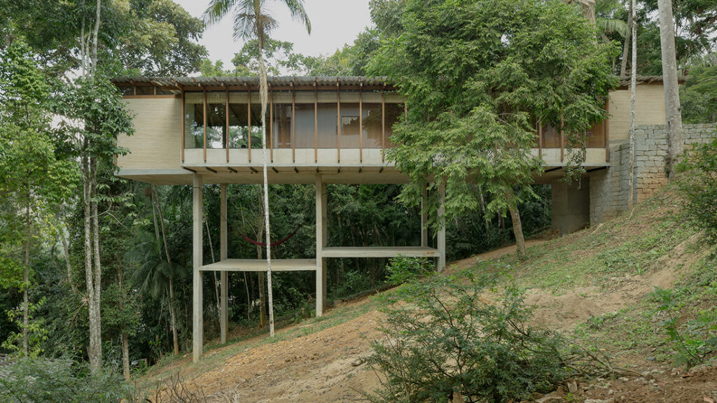 Una vivienda en Río de Janeiro, diseñada por Juliana Ayako.